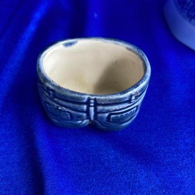 VINTAGE REDWING AND USA ðŸ‡ºðŸ‡¸ POTTERY WITH PLENTY OF BELLA TO RING