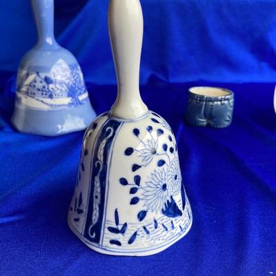 VINTAGE REDWING AND USA ðŸ‡ºðŸ‡¸ POTTERY WITH PLENTY OF BELLA TO RING