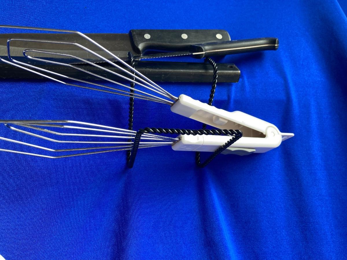 Pampered Chef's Whisk Tongs 