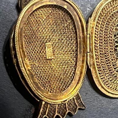 Duck locket silver and coral