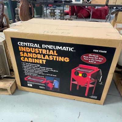 Central Pneumatic Industrial Sand Blasting Cabinet - NEW