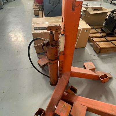 2 Orange Tripod Hydraulic Airplane/Aircraft Jacks