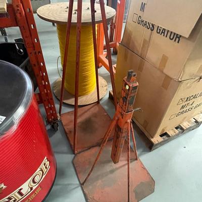 Orange 2 Piece Metal Aircraft Jack/Stand/Support ?