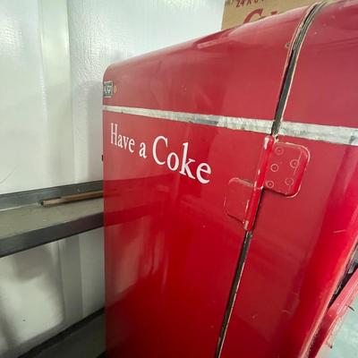 Vintage Coca Cola Vending Machine - Vendorlator Model 139 w/case of 8 oz. Coke Bottles