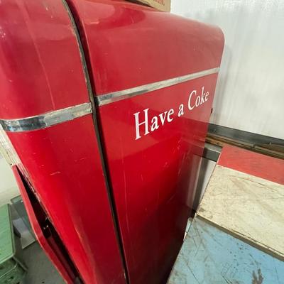Vintage Coca Cola Vending Machine - Vendorlator Model 139 w/case of 8 oz. Coke Bottles