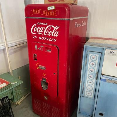 Vintage Coca Cola Vending Machine - Vendorlator Model 139 w/case of 8 oz. Coke Bottles