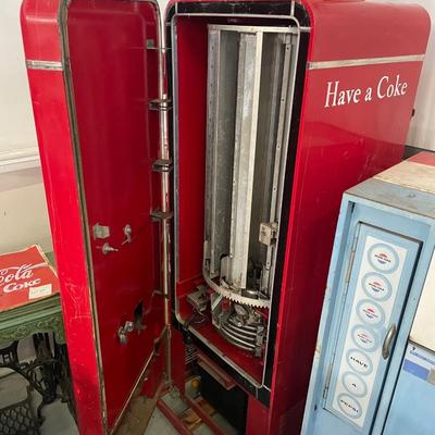 Vintage Coca Cola Vending Machine - Vendorlator Model 139 w/case of 8 oz. Coke Bottles