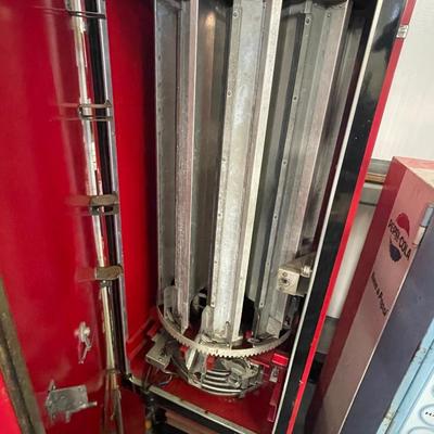 Vintage Coca Cola Vending Machine - Vendorlator Model 139 w/case of 8 oz. Coke Bottles