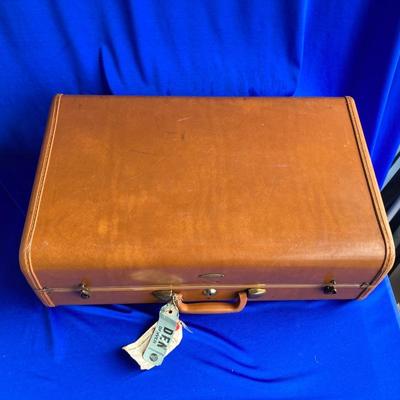 All Sorts of Basket Weaving Goods and a VINTAGE Samsonite  Suit Case