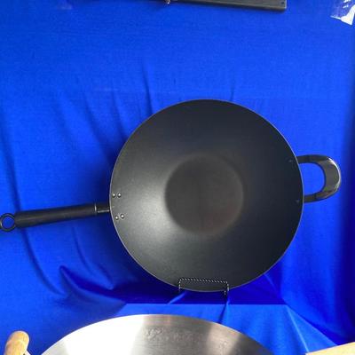 TWI NICE SIZED WOKâ€™s