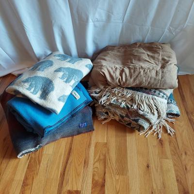 Pendleton, LL Bean Wool Blankets and More (LR-BBL)