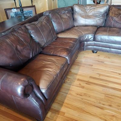 Leather Sectional Couch with Nailhead Trim (LR-BBL)
