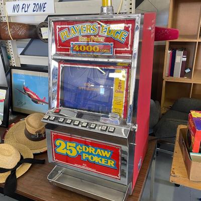 IGT Players Edge 25 cent Draw Poker Machine on Wood Base