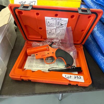 Olin Flare Gun w/flares & Orange Case