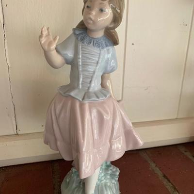 Lladro Girl Nao Figurine