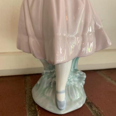 Lladro Girl Nao Figurine