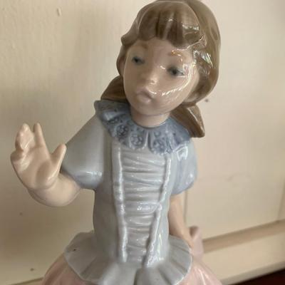 Lladro Girl Nao Figurine