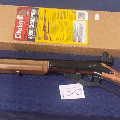 New in Box Daisy 499B Champion BB Gun