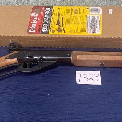 New in Box Daisy 499B Champion BB Gun