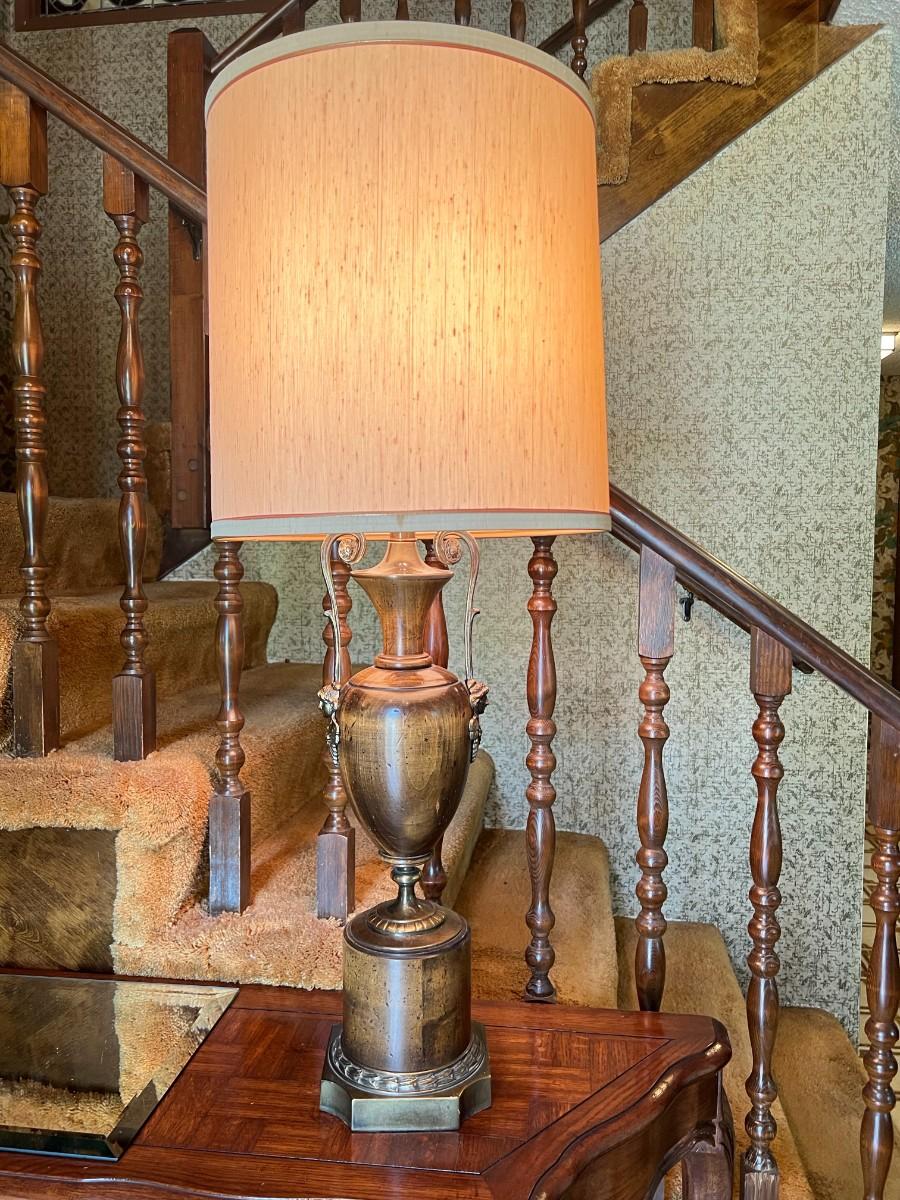 Modern Home Decor MCM Neo Classic Urn Body Table Lamp | EstateSales.org