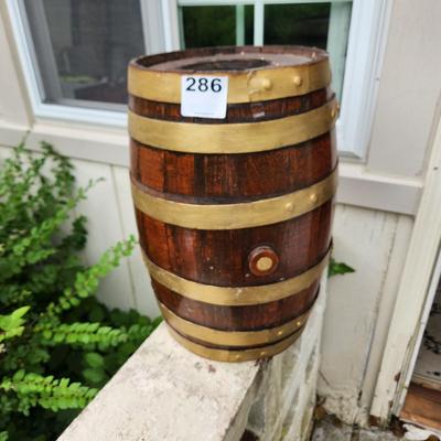 Vintage Wine Barrel DÃ©cor 27"x10"