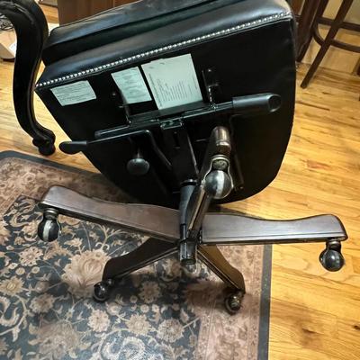 Hooker Furniture Co. Leather Executive Office Chair W/Protective Pad (LR-RG)