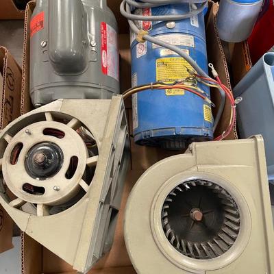 Lot of 4 Electric Motors w/1 Pump attached to one of them