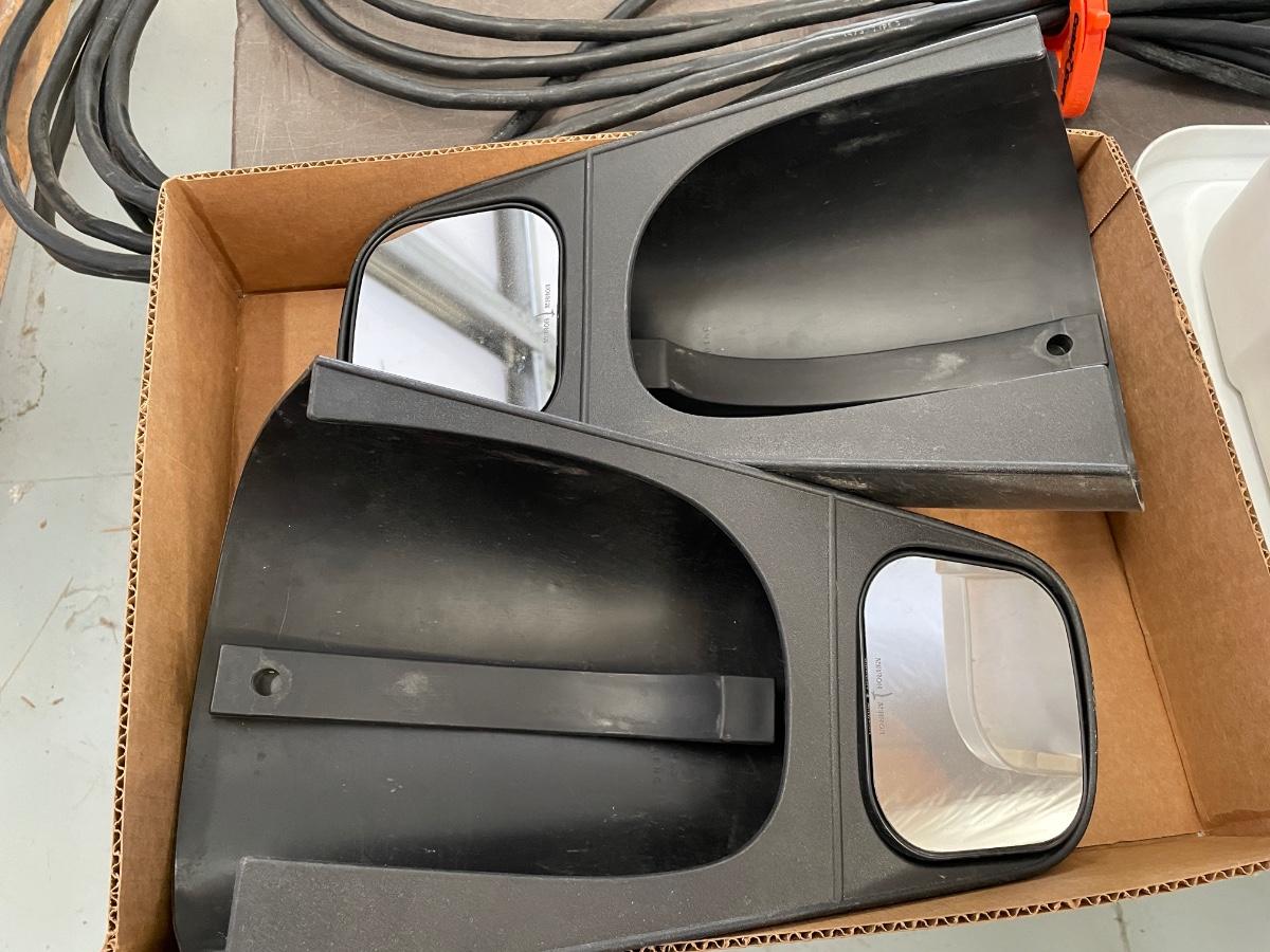 Pair of Vehicle Extension Mirrors Truck or Trailer Mirrors