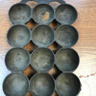 cast iron pan golf ball / muffin