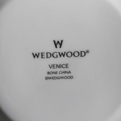 WEDGWOOD TRINKET BOX WITH 10K WHITE GOLD CHAIN AND PENDANT