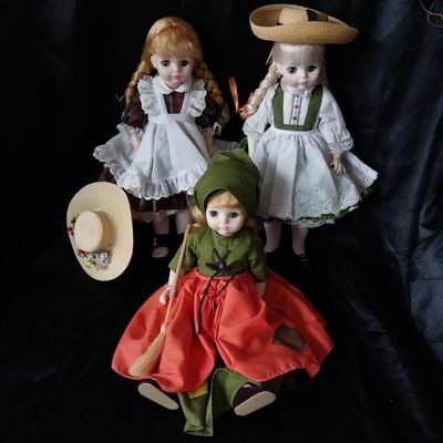 CUTE PORCELIAN DOLLS