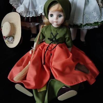 CUTE PORCELIAN DOLLS