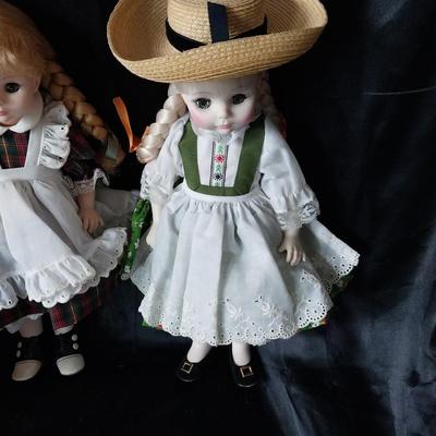CUTE PORCELIAN DOLLS