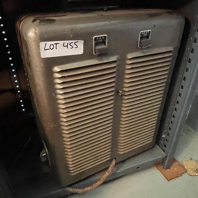 Electric Space Heater with Fan - Looks like older Model hopefully built to last