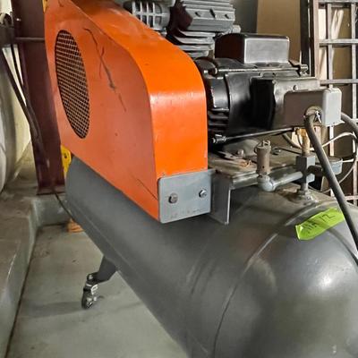 Ingersol Rand 30+ Gal Heavy Duty large Air Compressor & Tons of Air Hose as shown