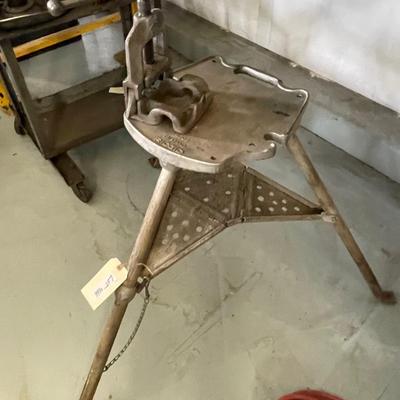 Ridgid Portable Tristand with Chain Vise - LOOK THEM UP THEY AREN'T CHEAP