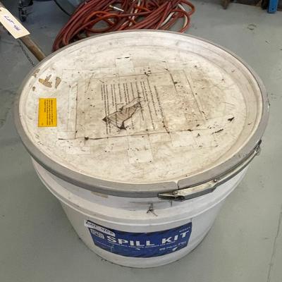 Spill Kit for Oil/Solvent clean up
