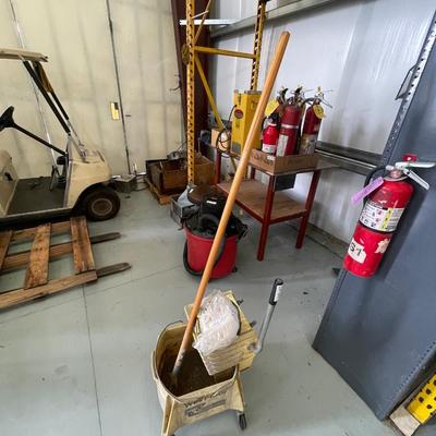 Rolling Mop Bucket with Wringer & Mop Pole & New Mop Head - Good for Shop/Warehouse/Business