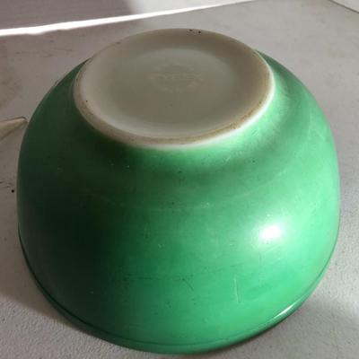 Vintage Pyrex Bowl & Spanish Hand Blown Decanter -Lot 223
