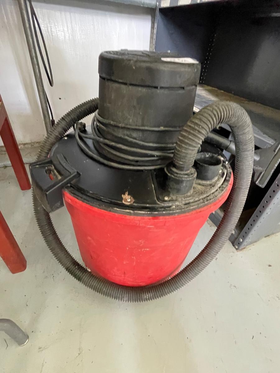 Craftsman Shop Vac w/attachments as shown