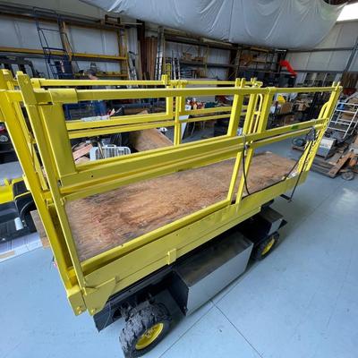 Mark Industries Yellow Industrial Scissor Lift w/all brand new batteries