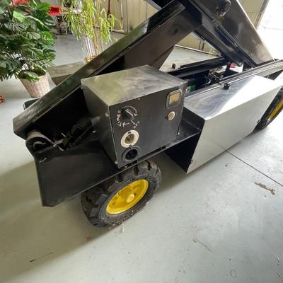 Mark Industries Yellow Industrial Scissor Lift w/all brand new batteries