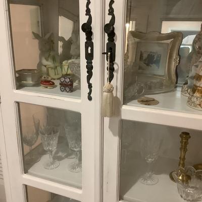 Vignette Cabinet, white wooden with double arch, 2 doors, with four 12" x 12" removable mirrors