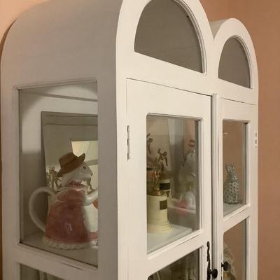 Vignette Cabinet, white wooden with double arch, 2 doors, with four 12