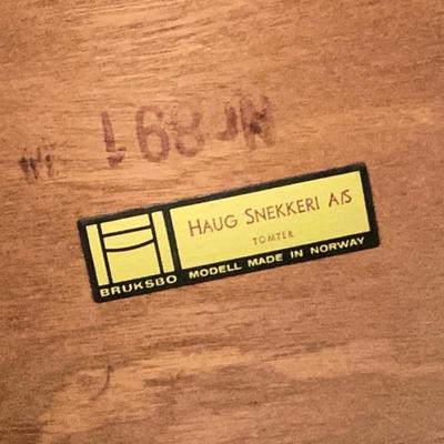 MCM Haug Snekkeri table