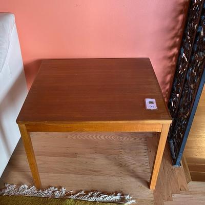 MCM Haug Snekkeri table