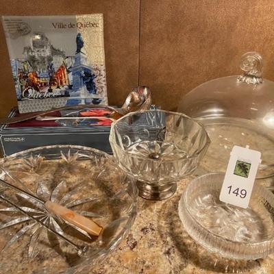 Various decorative kitchen/decor items