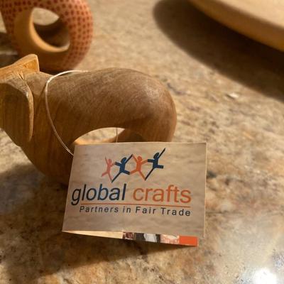 Napkin rings and figurines
