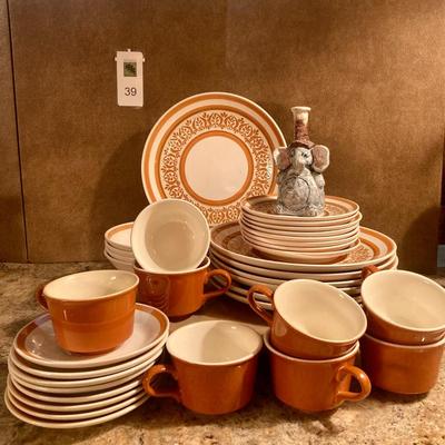 Dish set and figurine