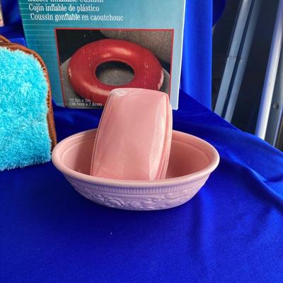 SUPER COOL VINTAGE COUNSELOR PINK SCALE WITH MATCHING WASTE BASKET & SOAP DISHES AND MORE